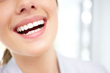 Выравнивание тона и отбеливание зубов в Германии