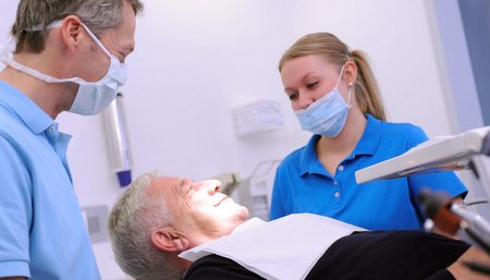 Имплантация зубов под наркозом в Германии
